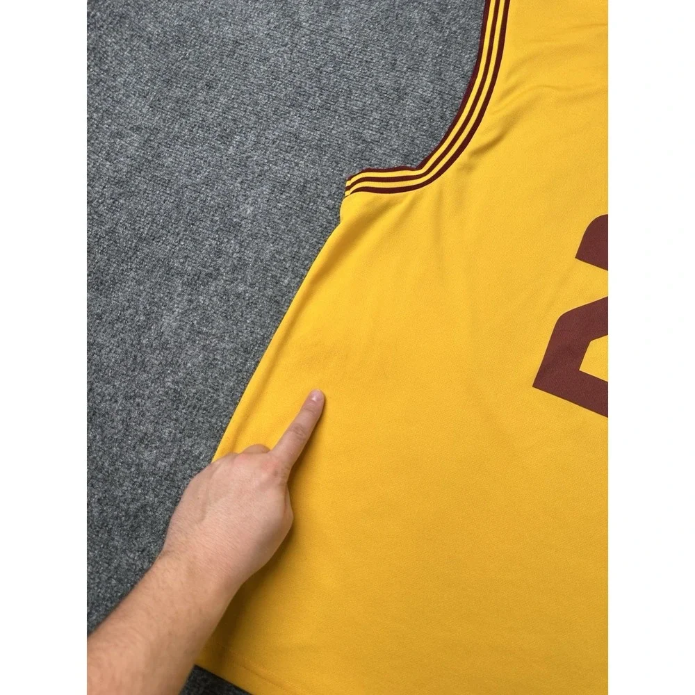 Mens‎ Basketball Adidas Cleveland Cavaliers James #23 Yellow Jersey, Size XL
